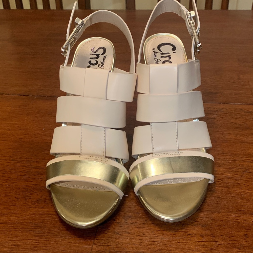 Absolutely stunning brand new authentic Sam Edelman Circus nude sandals,size 7.5